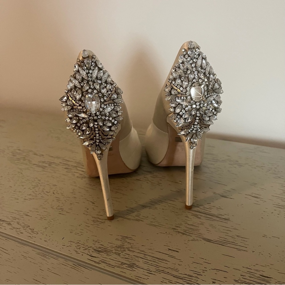 Badgley Mischka Size 7 Kiara Satin Pumps Rhinestones Jewels Open Toe FLAWS - Picture 6 of 12